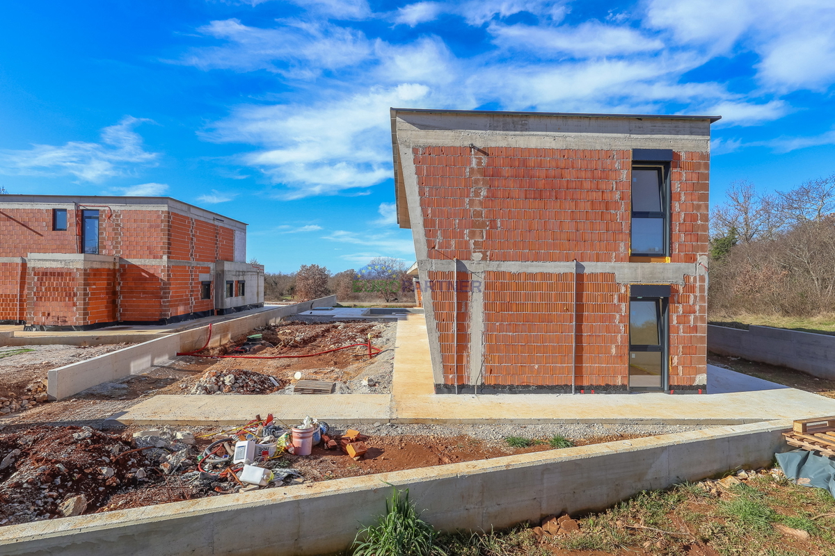 "Villa Black Beauty" attende il suo nuovo proprietario, realizzata con il metodo di costruzione "chiavi in ​​mano".