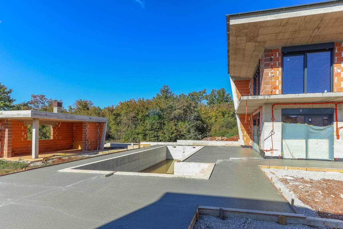 &quot;Villa Black Beauty&quot; attende il suo nuovo proprietario, realizzata con il metodo di costruzione &quot;chiavi in ​​mano&quot;.