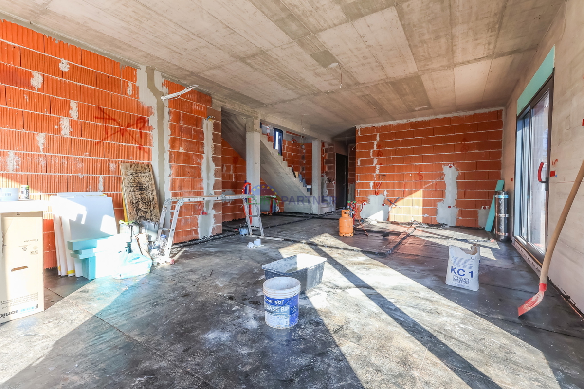 &quot;Villa Black Beauty&quot; attende il suo nuovo proprietario, realizzata con il metodo di costruzione &quot;chiavi in ​​mano&quot;.