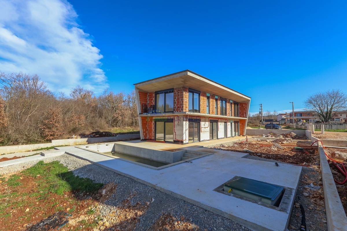 "Villa Black Beauty" attende il suo nuovo proprietario, realizzata con il metodo di costruzione "chiavi in ​​mano".