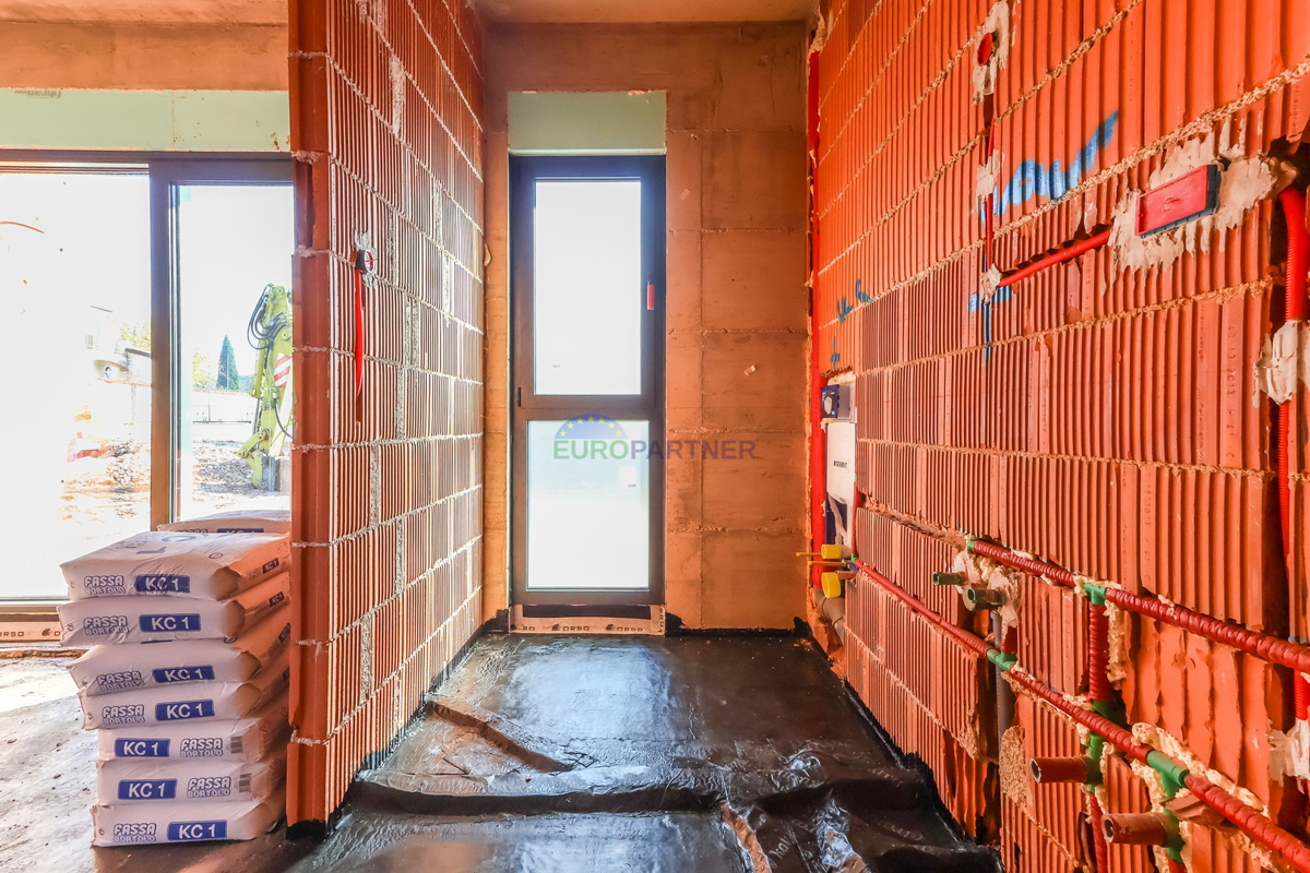 &quot;Villa Black Beauty&quot; attende il suo nuovo proprietario, realizzata con il metodo di costruzione &quot;chiavi in ​​mano&quot;.