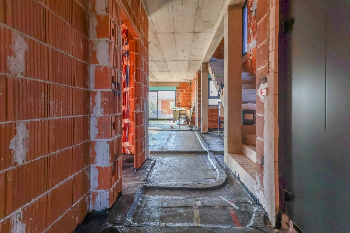 &quot;Villa Black Beauty&quot; attende il suo nuovo proprietario, realizzata con il metodo di costruzione &quot;chiavi in ​​mano&quot;.