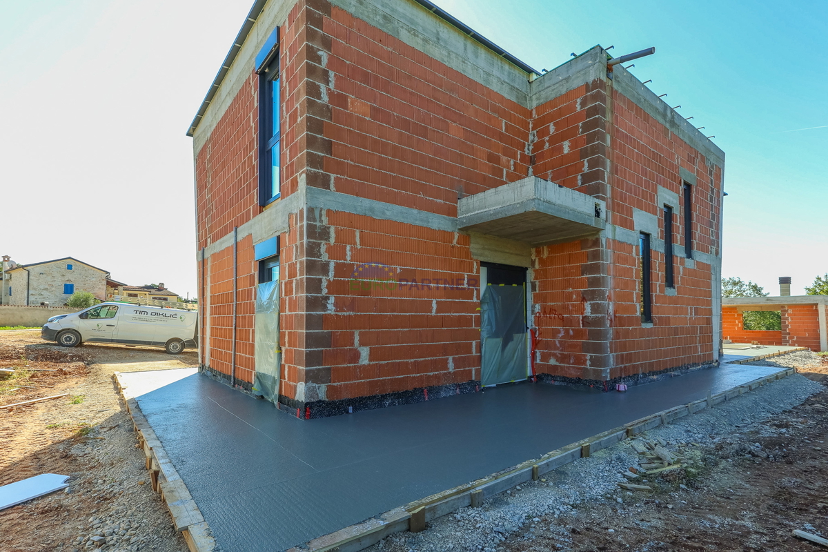 &quot;Villa Black Beauty&quot; attende il suo nuovo proprietario, realizzata con il metodo di costruzione &quot;chiavi in ​​mano&quot;.