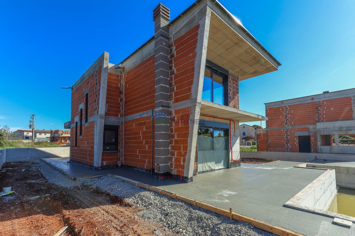 &quot;Villa Black Beauty&quot; attende il suo nuovo proprietario, realizzata con il metodo di costruzione &quot;chiavi in ​​mano&quot;.