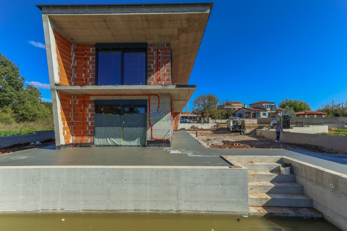 &quot;Villa Black Beauty&quot; attende il suo nuovo proprietario, realizzata con il metodo di costruzione &quot;chiavi in ​​mano&quot;.