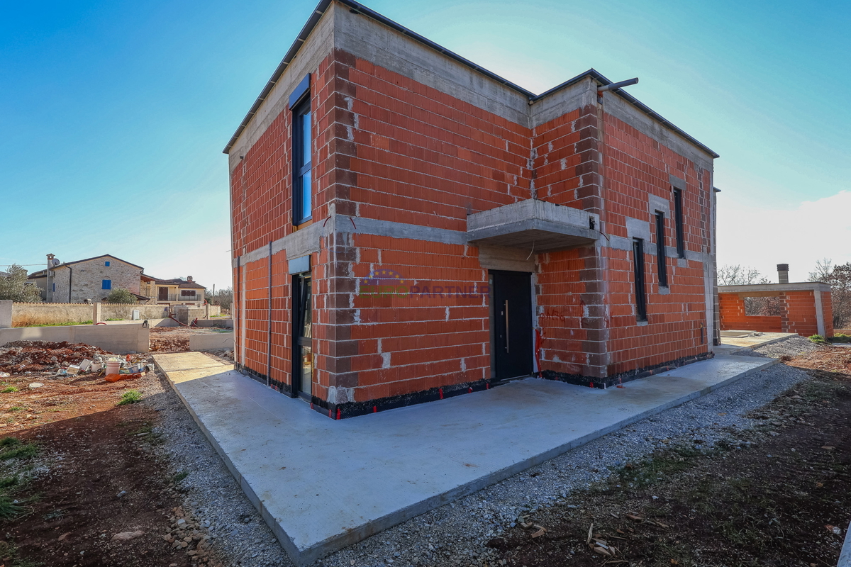 "Villa Black Beauty" attende il suo nuovo proprietario, realizzata con il metodo di costruzione "chiavi in ​​mano".