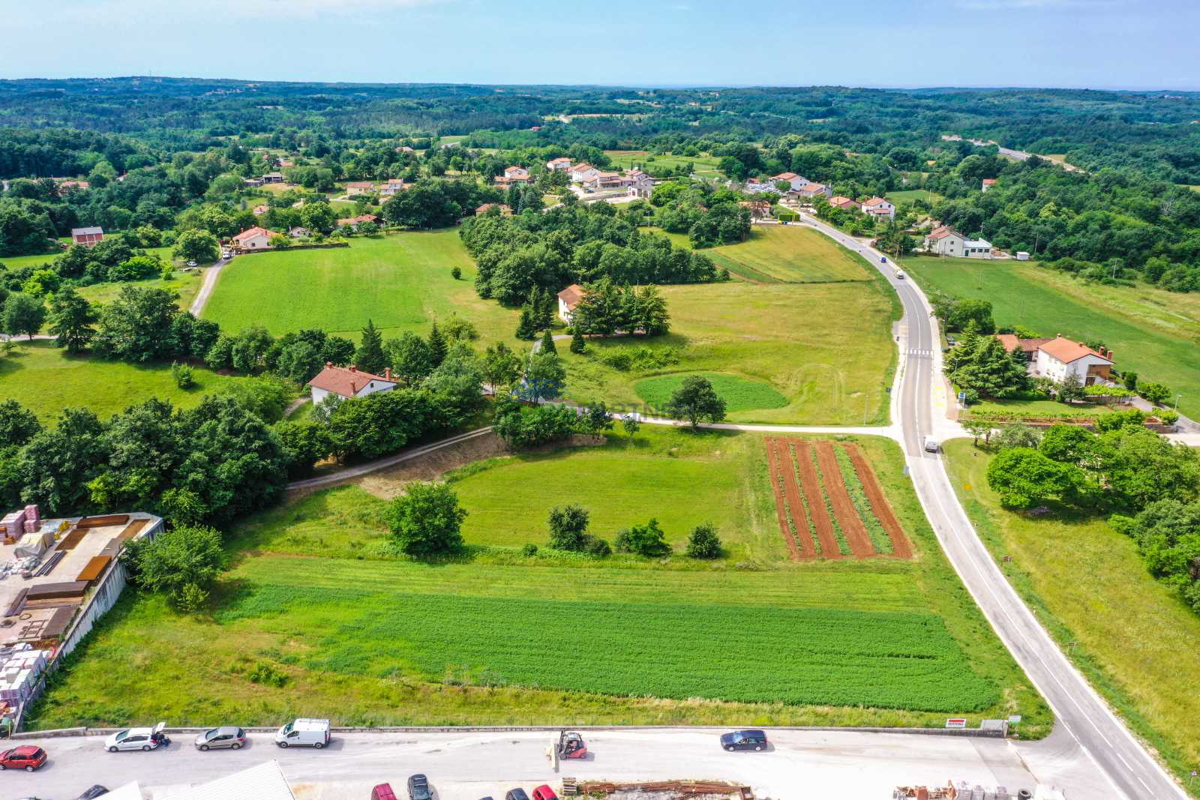 Terreno commerciale, Pisino, Istria