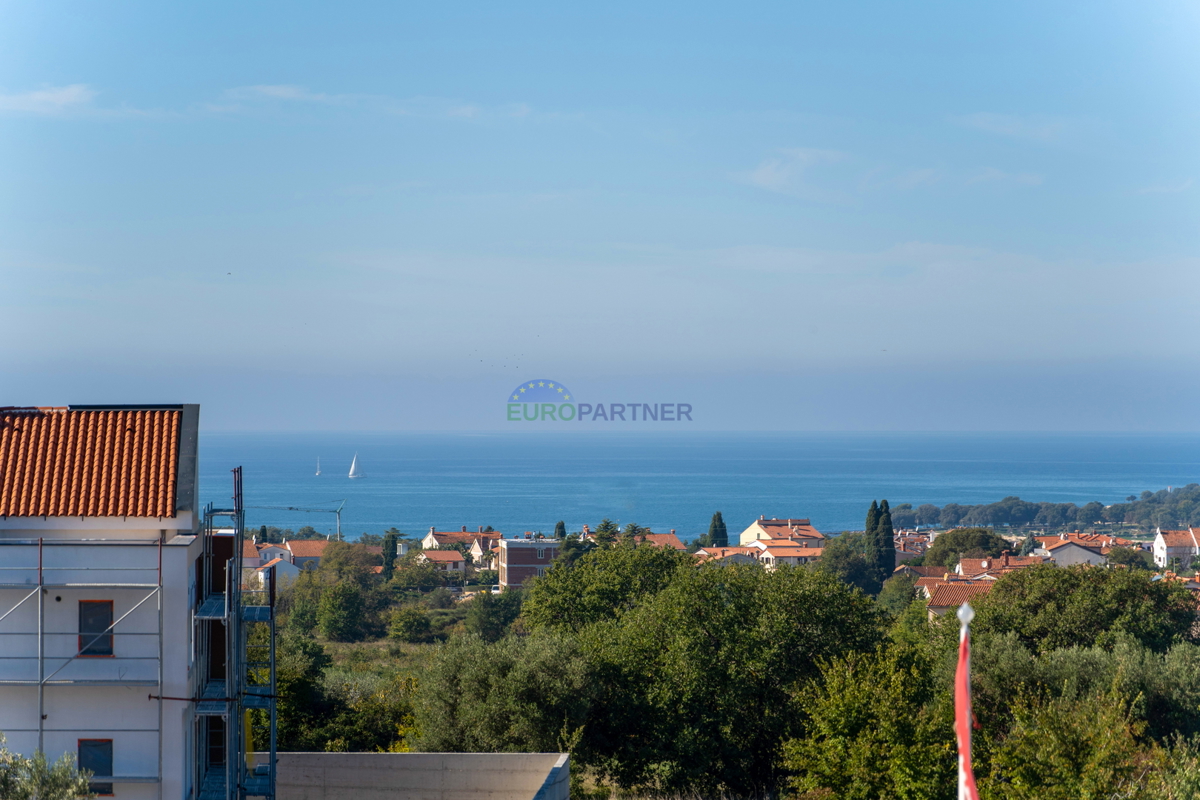 Una bellissima villa con tre lussuosi appartamenti non lontano dal mare a Parenzo