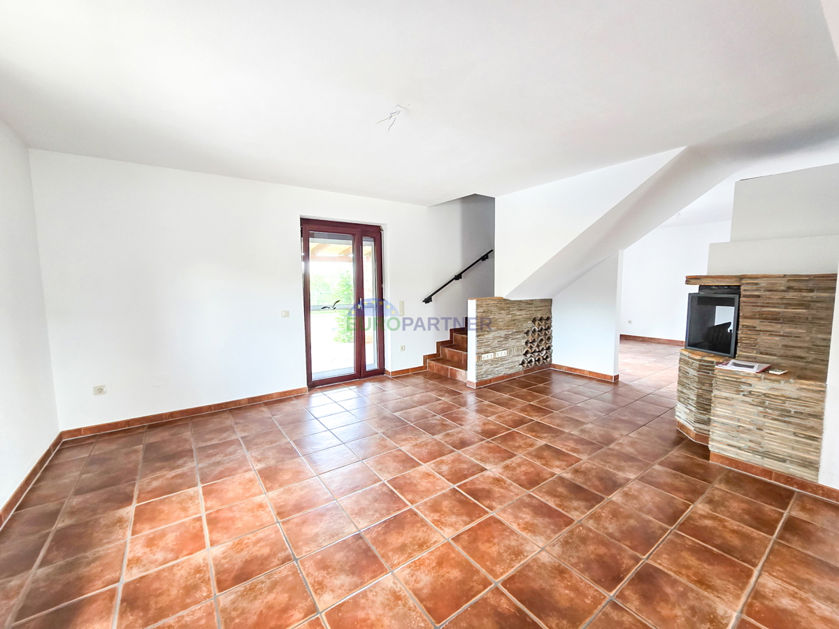 Casa con piscina e ampio giardino, a 10 km da Poreč