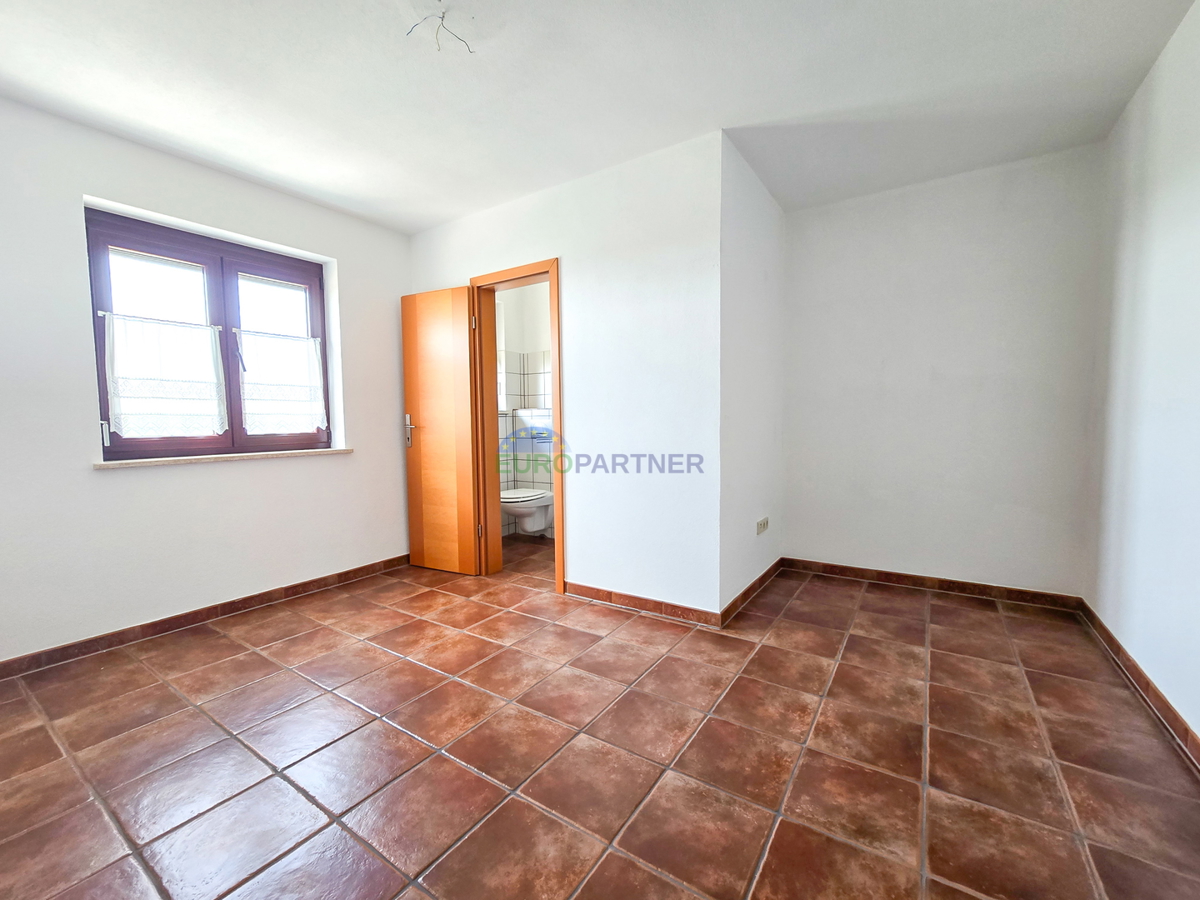 Casa con piscina e ampio giardino, a 10 km da Poreč