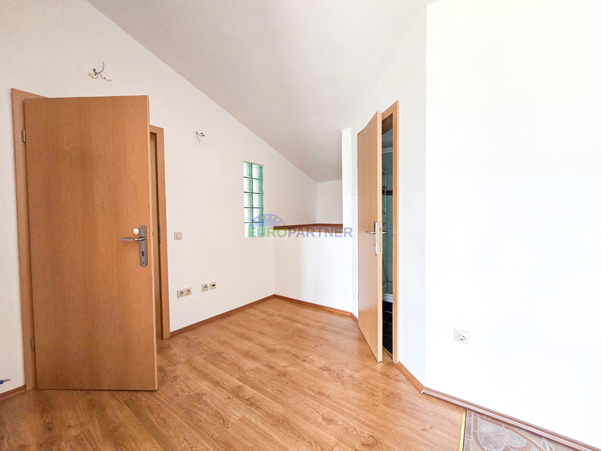 Casa con piscina e ampio giardino, a 10 km da Poreč