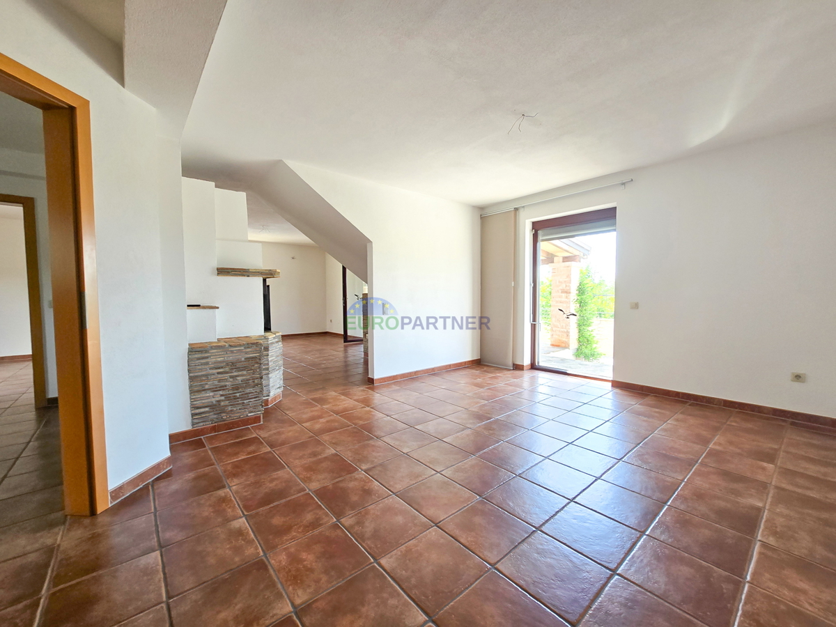 Casa con piscina e ampio giardino, a 10 km da Poreč