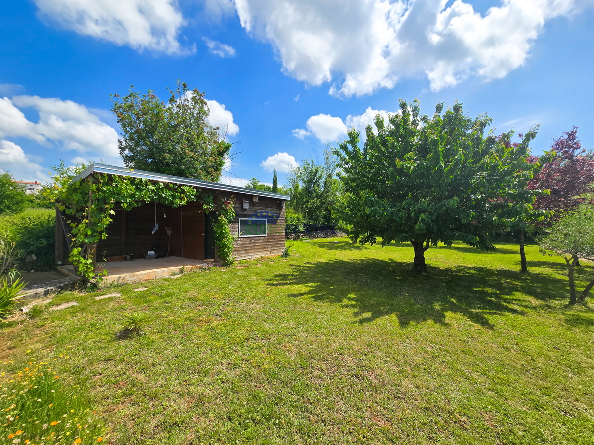 Casa con piscina e ampio giardino, a 10 km da Poreč
