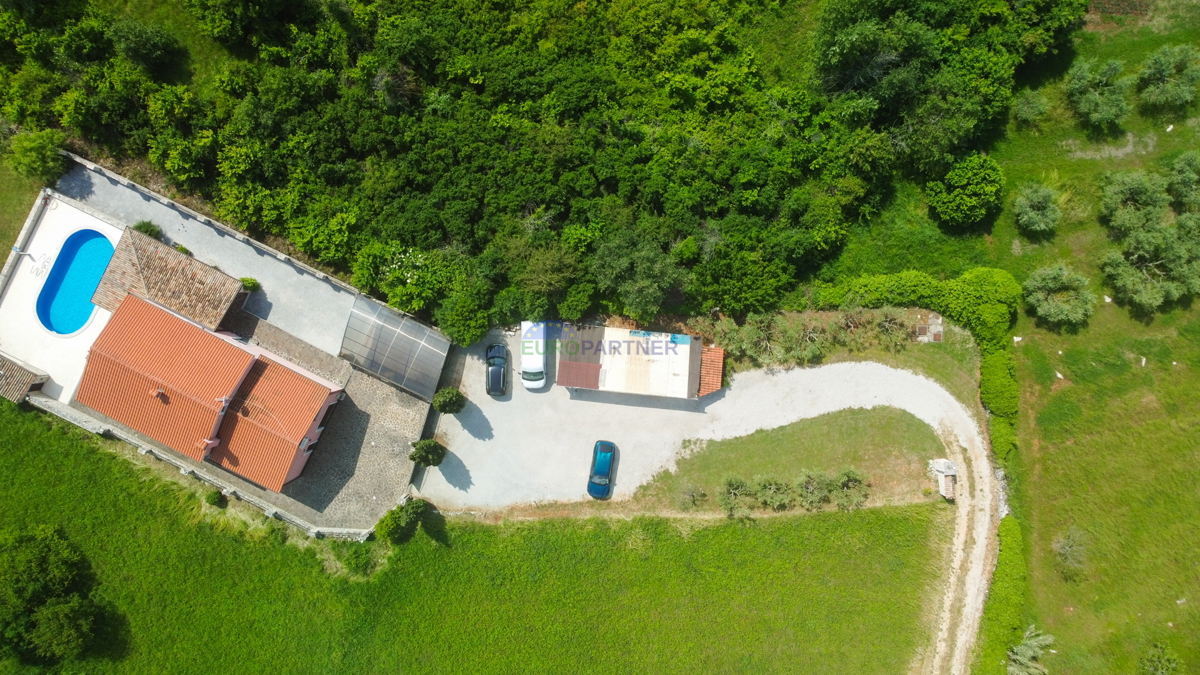 Casa con piscina e ampio giardino, a 10 km da Poreč