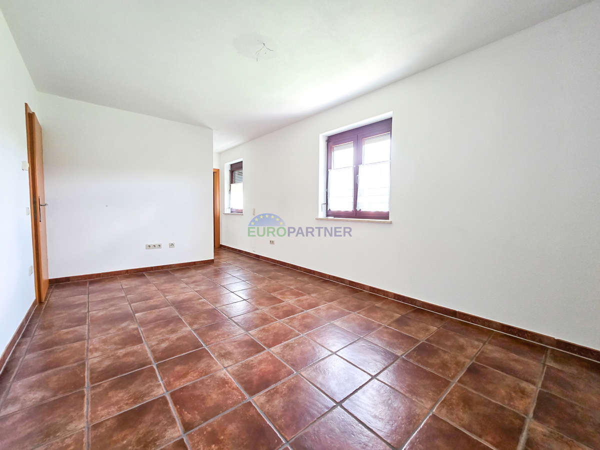 Casa con piscina e ampio giardino, a 10 km da Poreč
