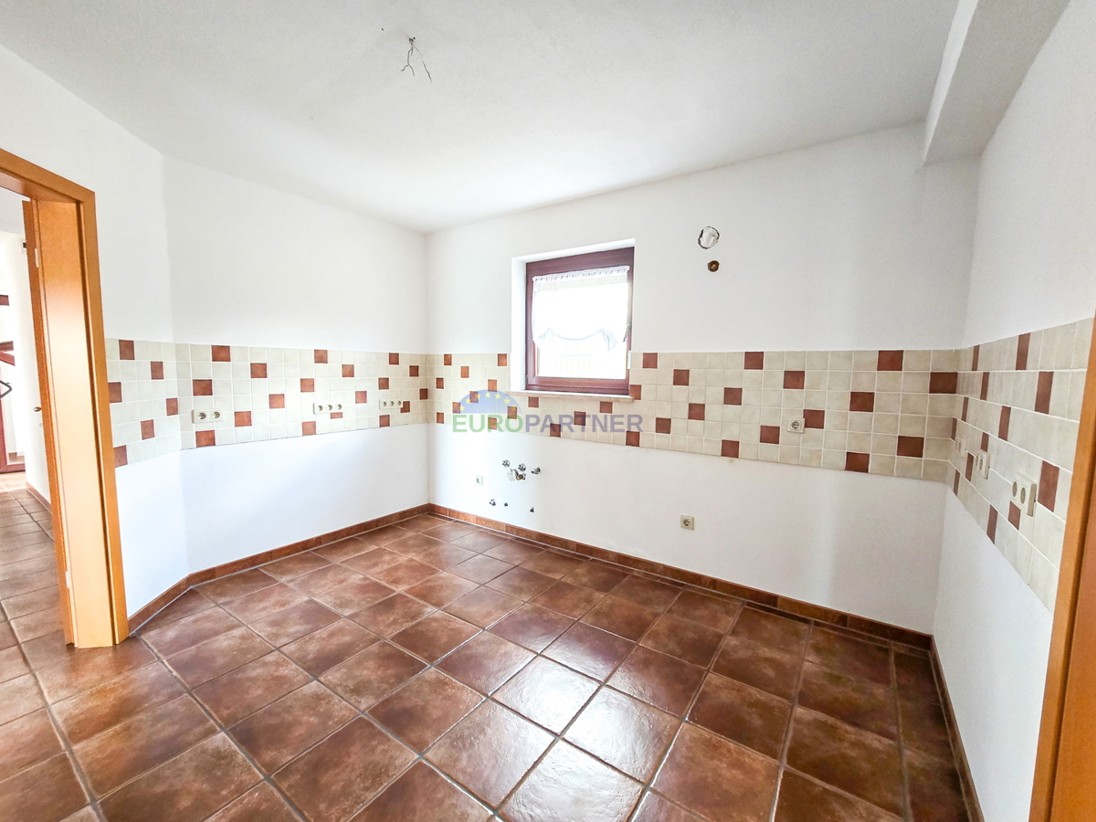 Casa con piscina e ampio giardino, a 10 km da Poreč
