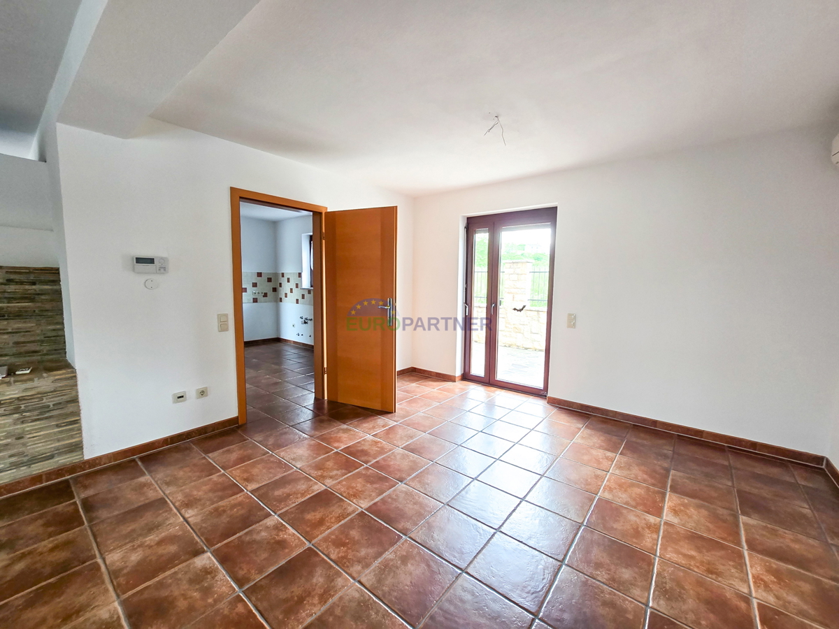 Casa con piscina e ampio giardino, a 10 km da Poreč
