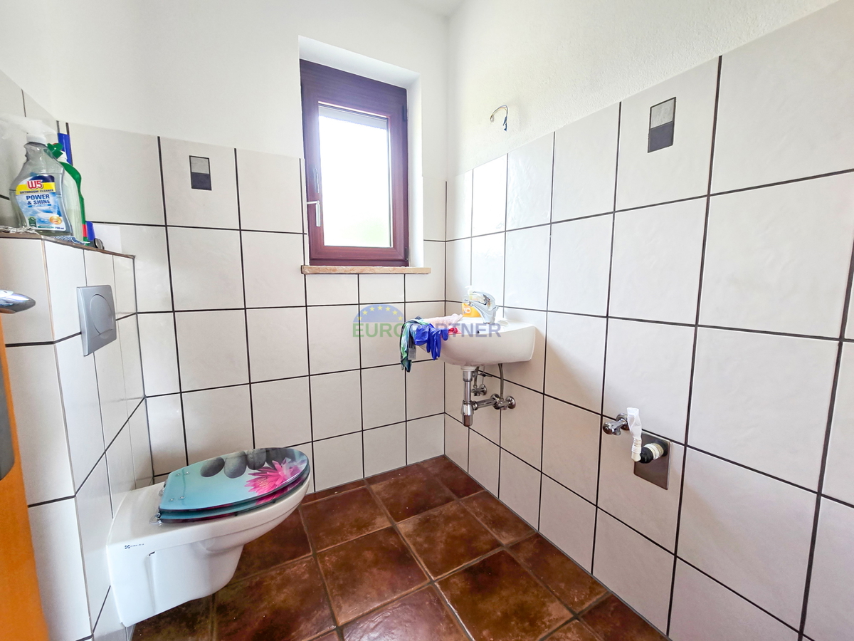Casa con piscina e ampio giardino, a 10 km da Poreč
