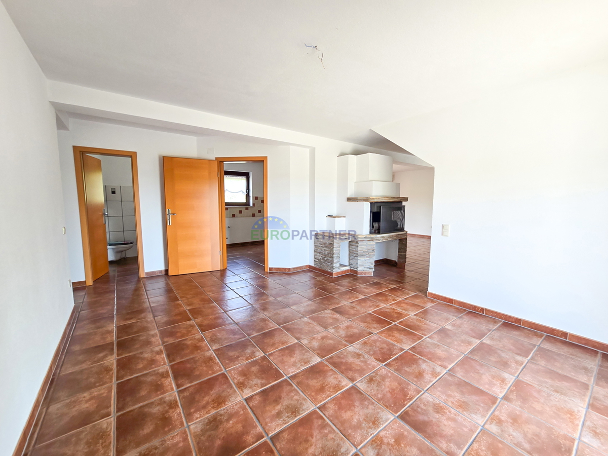 Casa con piscina e ampio giardino, a 10 km da Poreč