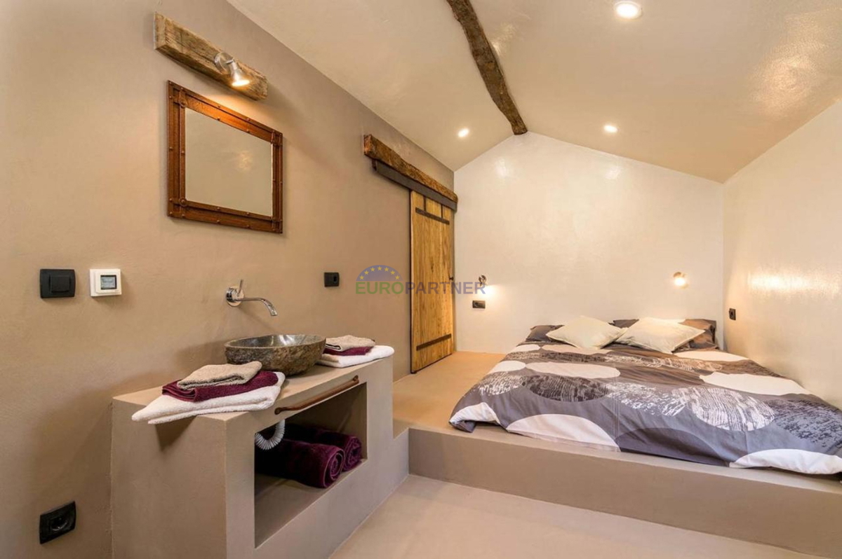 Istria, Motovun, casa in pietra con splendida vista nei dintorni di Motovun