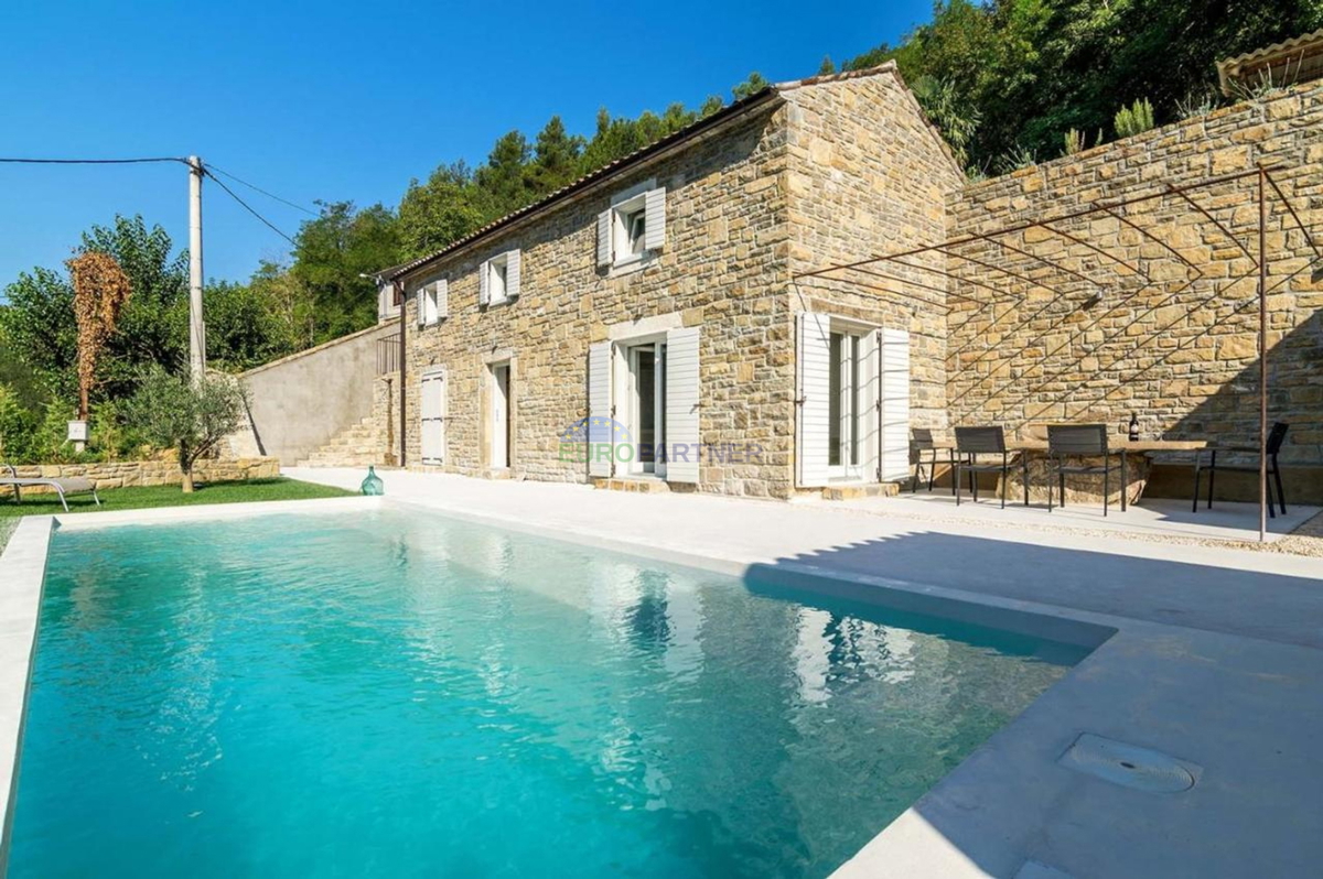 Istria, Motovun, casa in pietra con splendida vista nei dintorni di Motovun