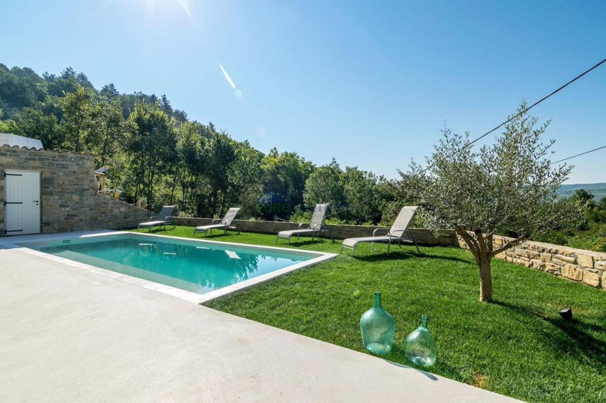 Istria, Motovun, casa in pietra con splendida vista nei dintorni di Motovun