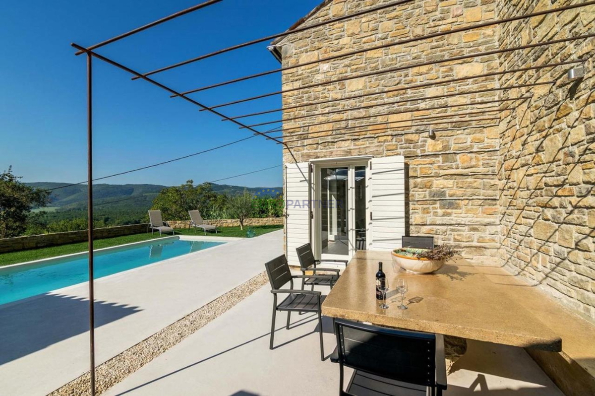 Istria, Motovun, casa in pietra con splendida vista nei dintorni di Motovun