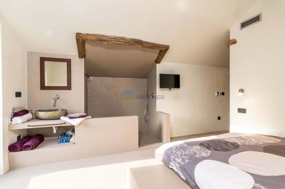 Istria, Motovun, casa in pietra con splendida vista nei dintorni di Motovun