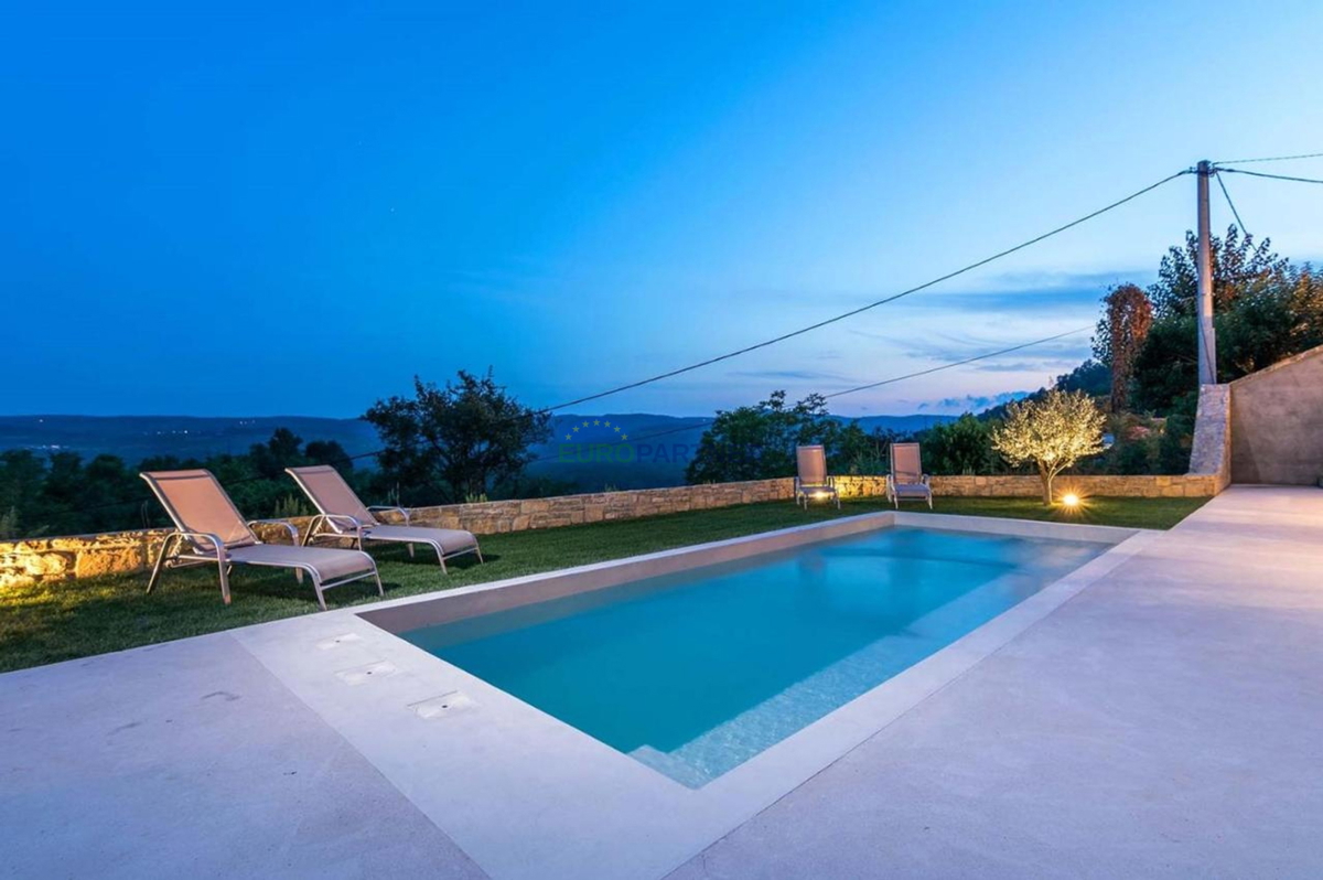 Istria, Motovun, casa in pietra con splendida vista nei dintorni di Motovun