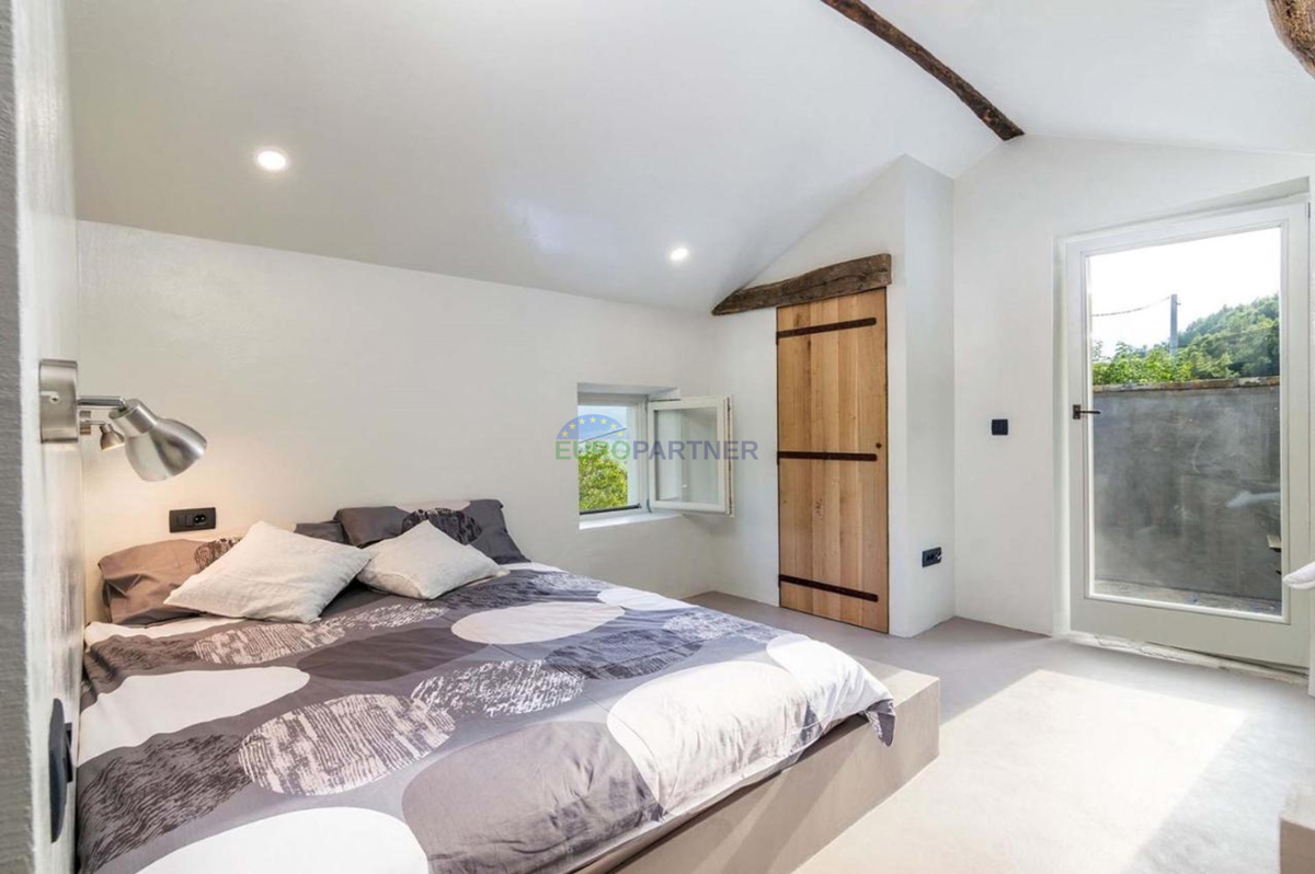 Istria, Motovun, casa in pietra con splendida vista nei dintorni di Motovun