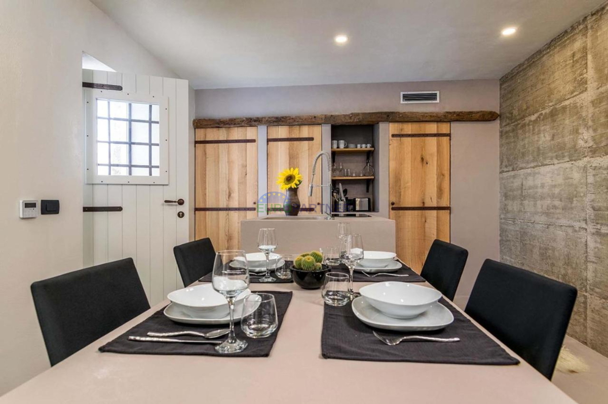 Istria, Motovun, casa in pietra con splendida vista nei dintorni di Motovun