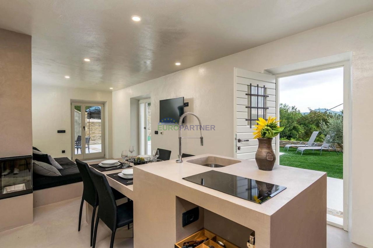 Istria, Motovun, casa in pietra con splendida vista nei dintorni di Motovun