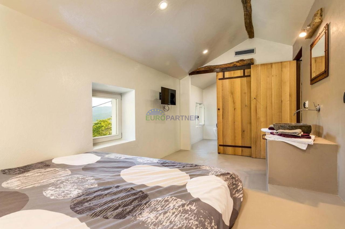 Istria, Motovun, casa in pietra con splendida vista nei dintorni di Motovun