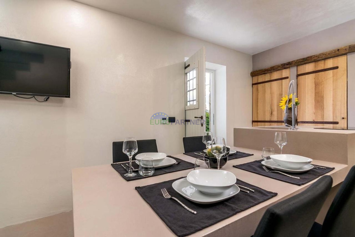 Istria, Motovun, casa in pietra con splendida vista nei dintorni di Motovun