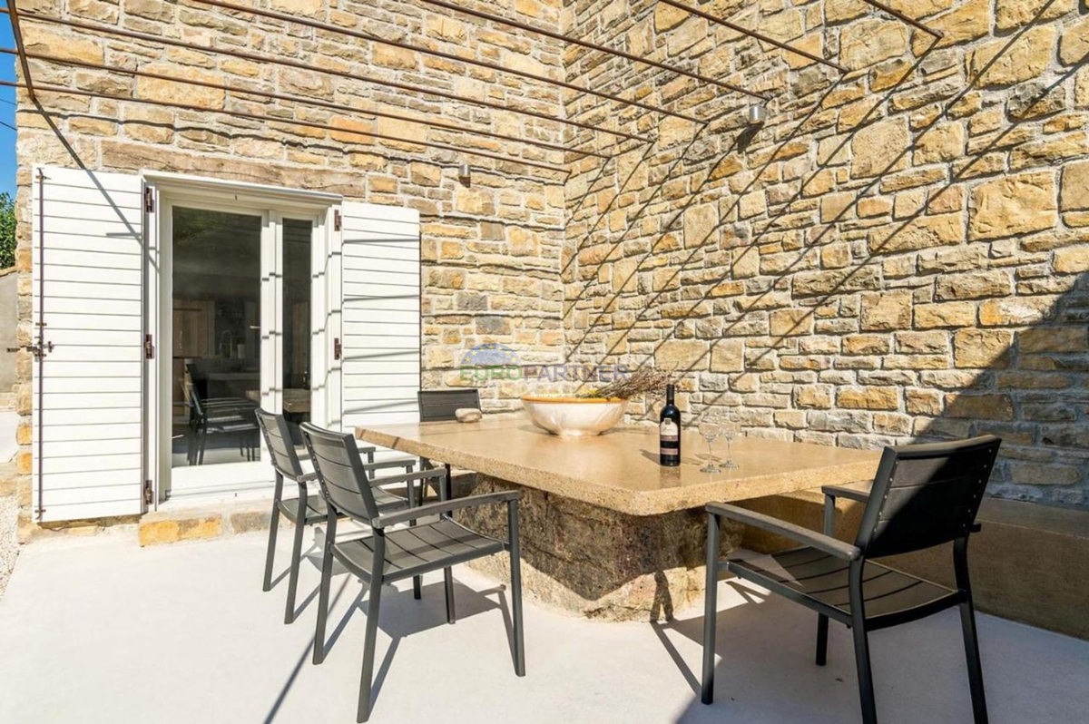 Istria, Motovun, casa in pietra con splendida vista nei dintorni di Motovun