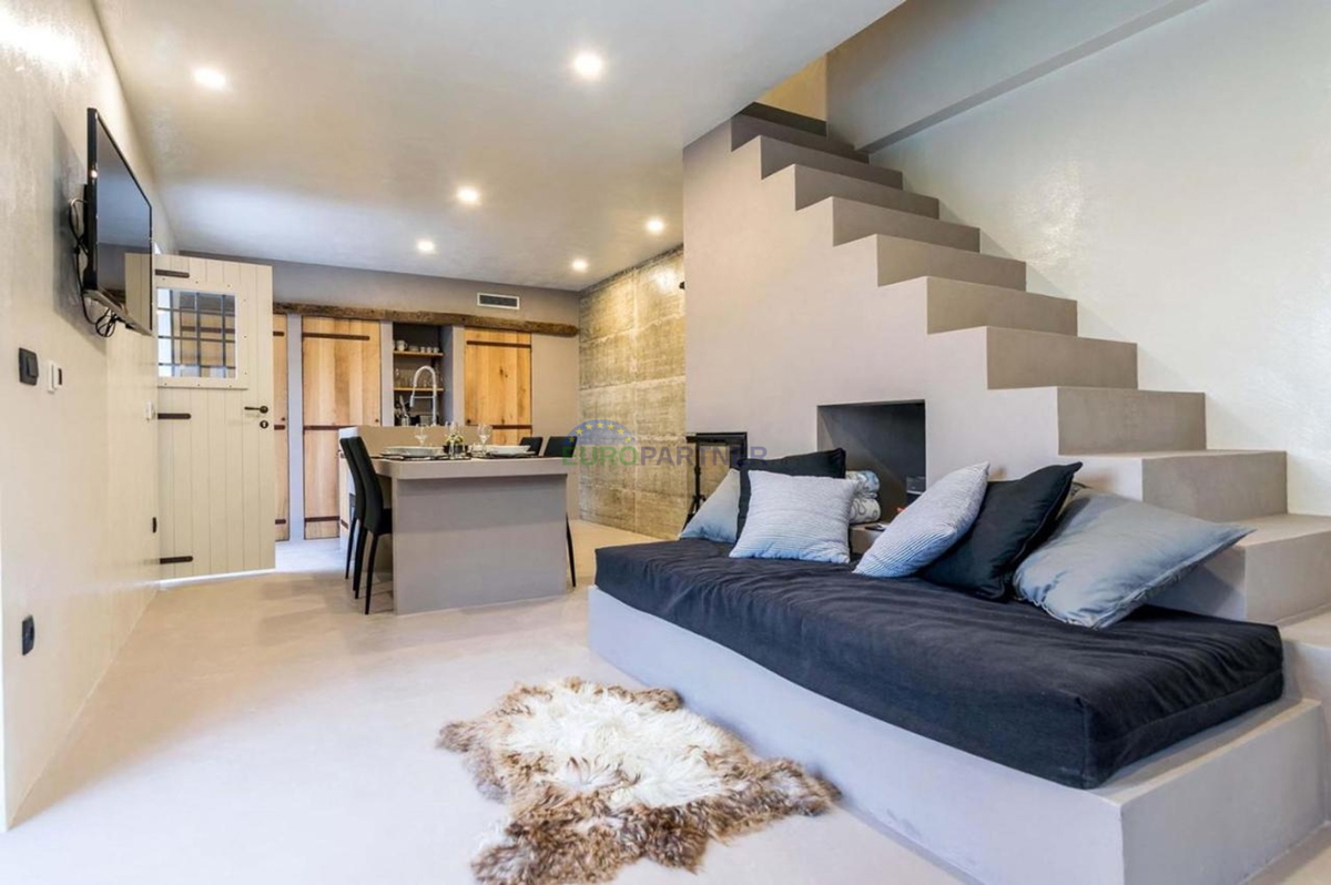 Istria, Motovun, casa in pietra con splendida vista nei dintorni di Motovun