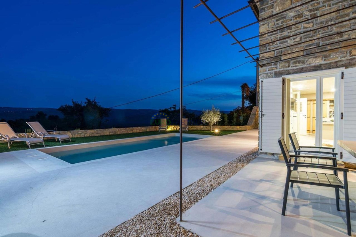 Istria, Motovun, casa in pietra con splendida vista nei dintorni di Motovun