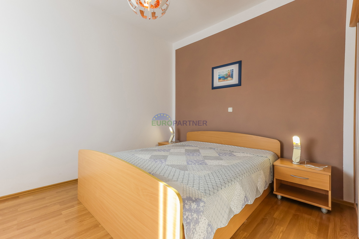 Casa indipendente con 4 appartamenti, Funtana