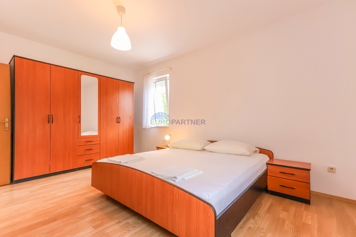 Casa indipendente con 4 appartamenti, Funtana