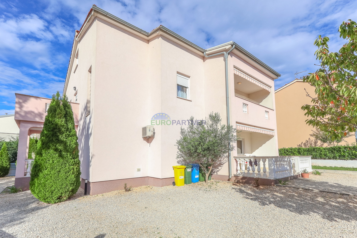 Casa indipendente con 4 appartamenti, Funtana