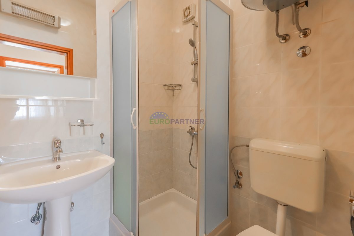 Casa indipendente con 4 appartamenti, Funtana