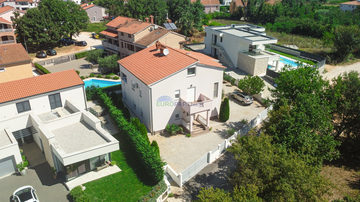 Casa indipendente con 4 appartamenti, Funtana