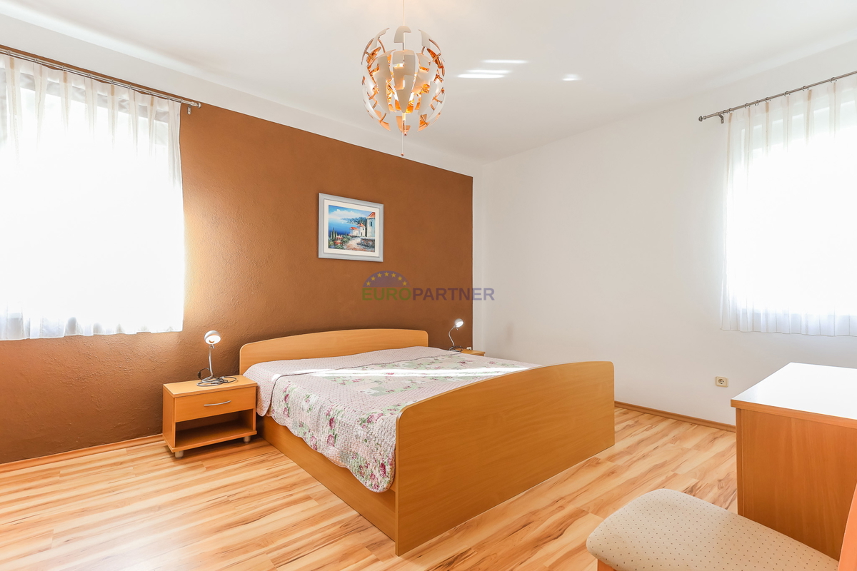 Casa indipendente con 4 appartamenti, Funtana