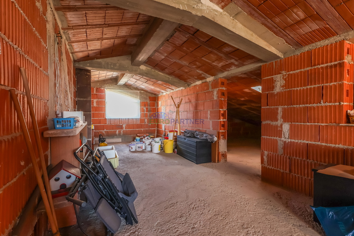 Casa indipendente con 4 appartamenti, Funtana