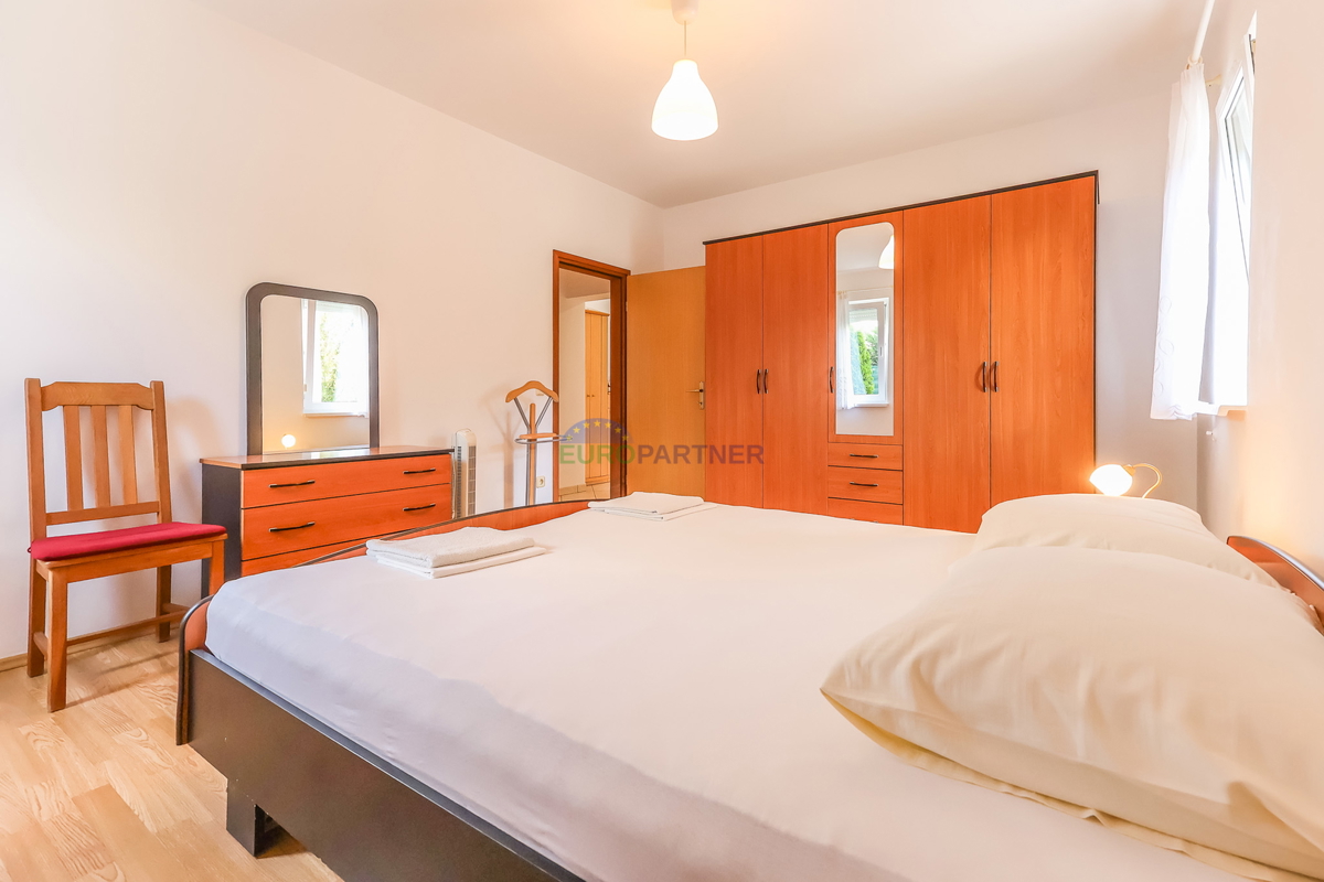 Casa indipendente con 4 appartamenti, Funtana