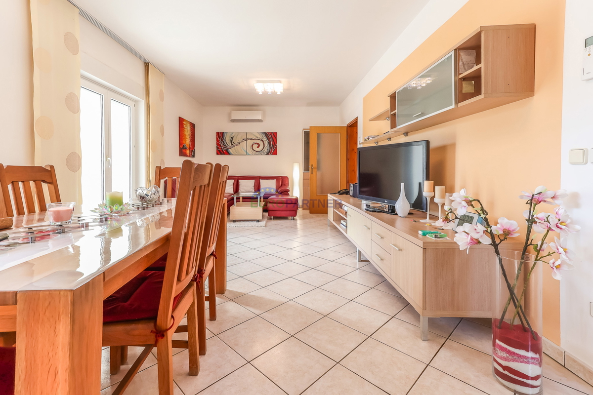 Casa indipendente con 4 appartamenti, Funtana