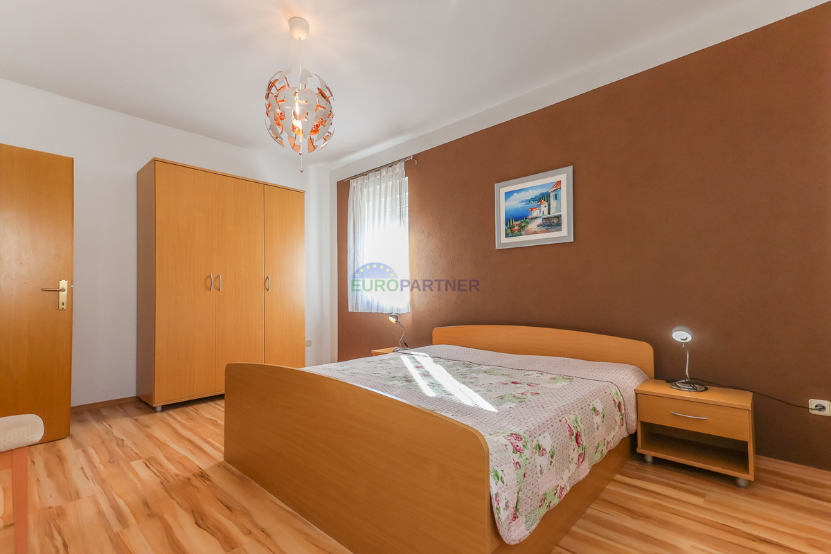 Casa indipendente con 4 appartamenti, Funtana