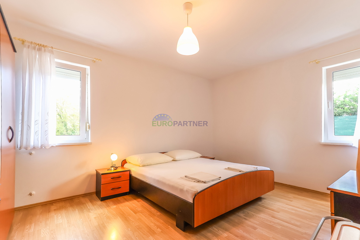 Casa indipendente con 4 appartamenti, Funtana