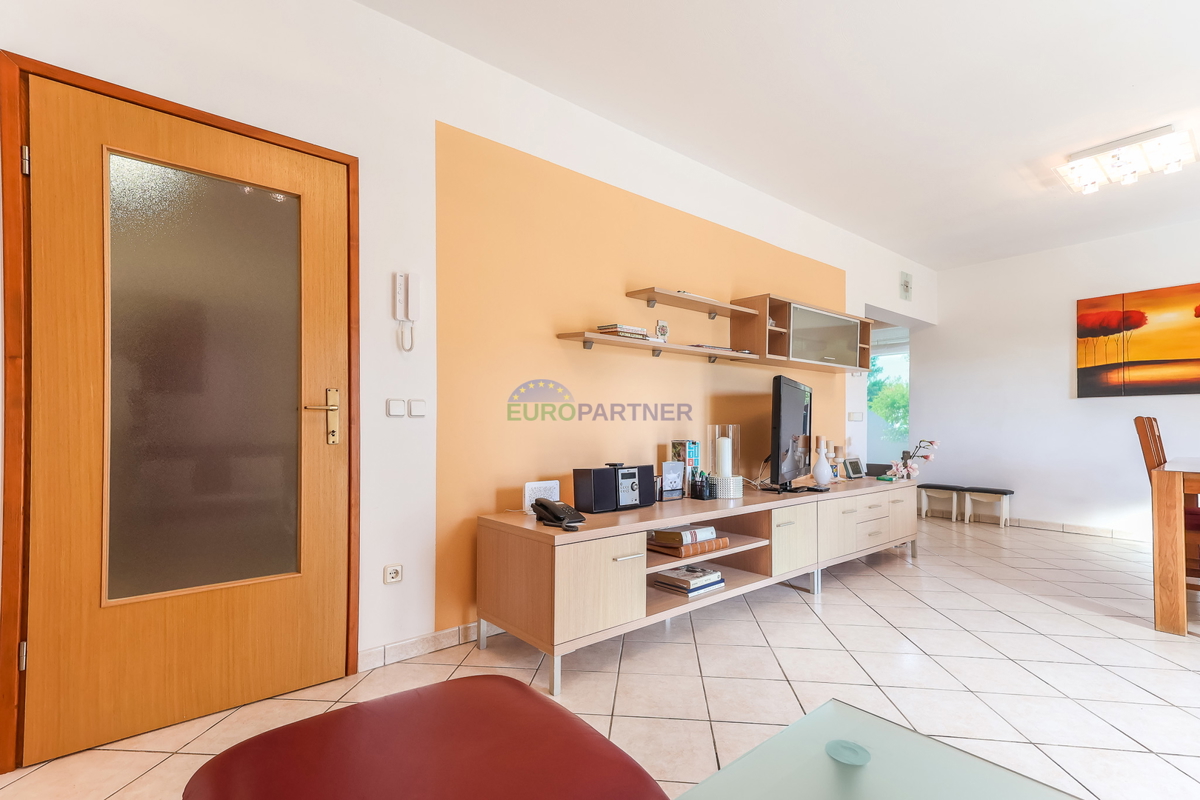 Casa indipendente con 4 appartamenti, Funtana