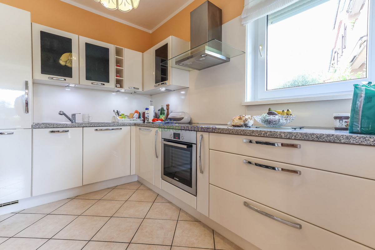 Casa indipendente con 4 appartamenti, Funtana